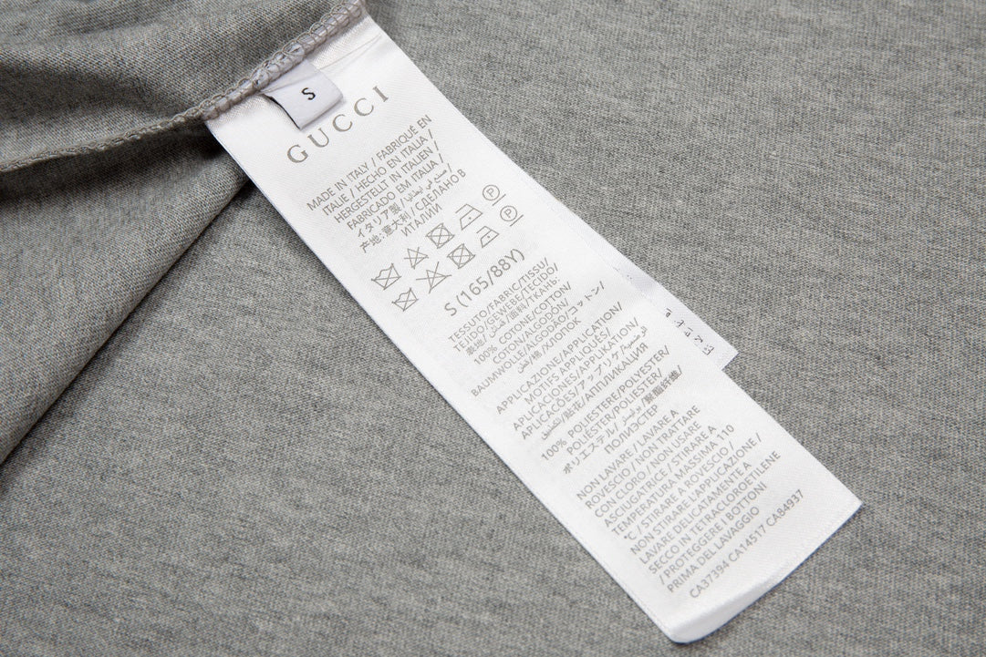 T-shirt gris imprimé vintage