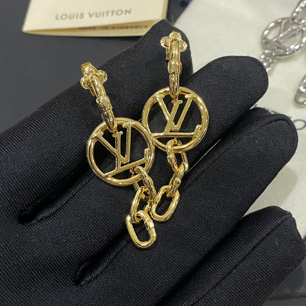 Aretes redondos con cadena colgante