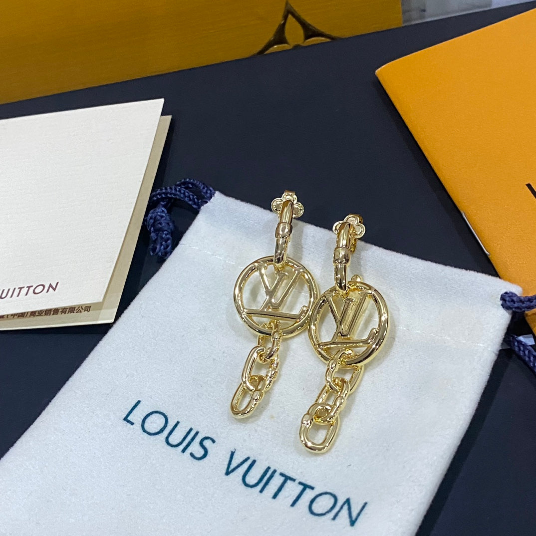 Aretes redondos con cadena colgante