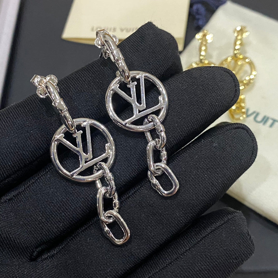 Aretes redondos con cadena colgante