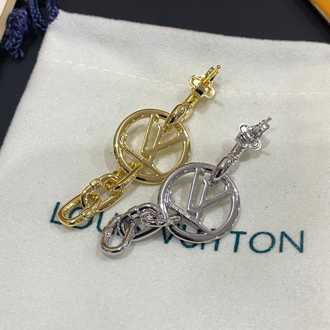 Aretes redondos con cadena colgante