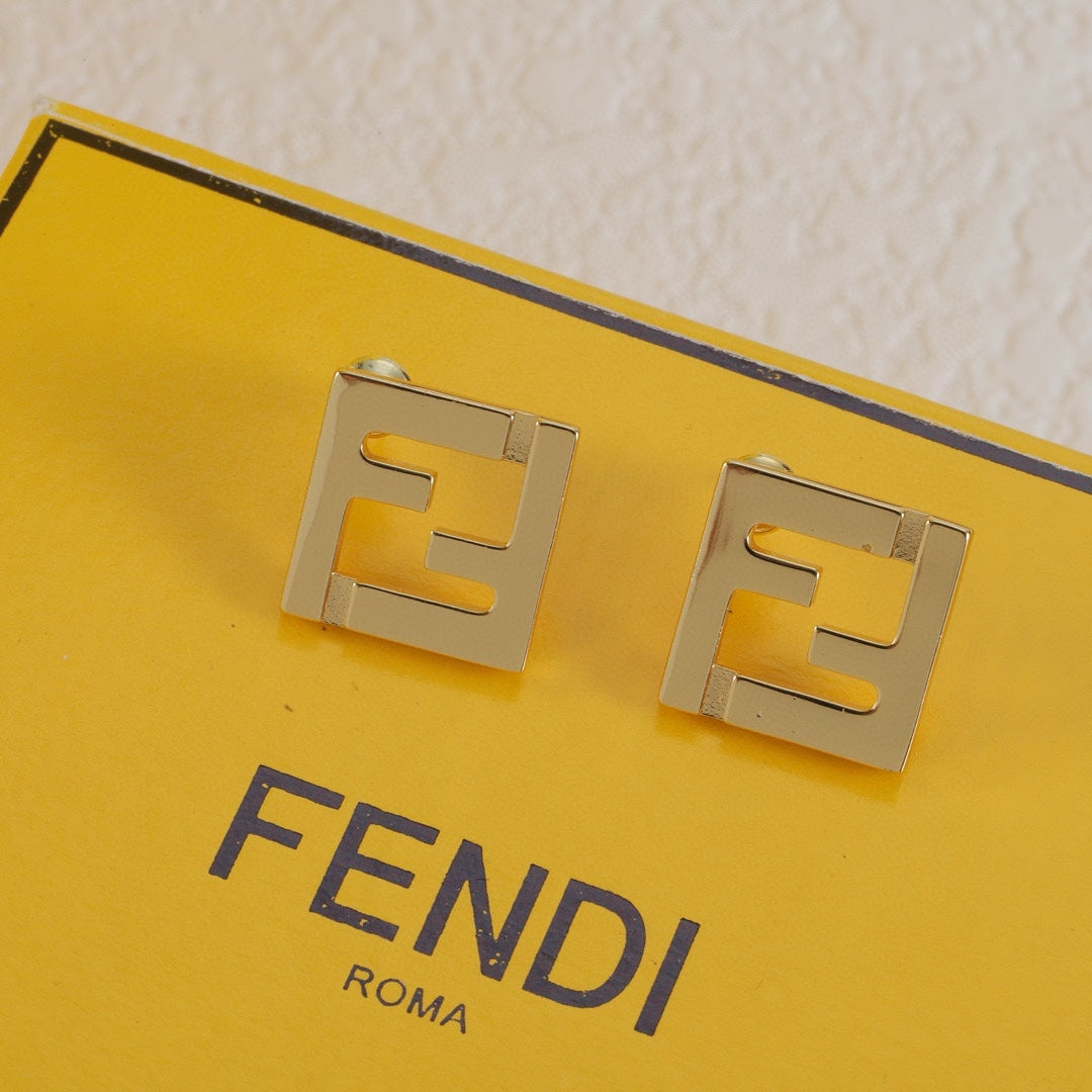Pendientes de metal con F entrelazadas