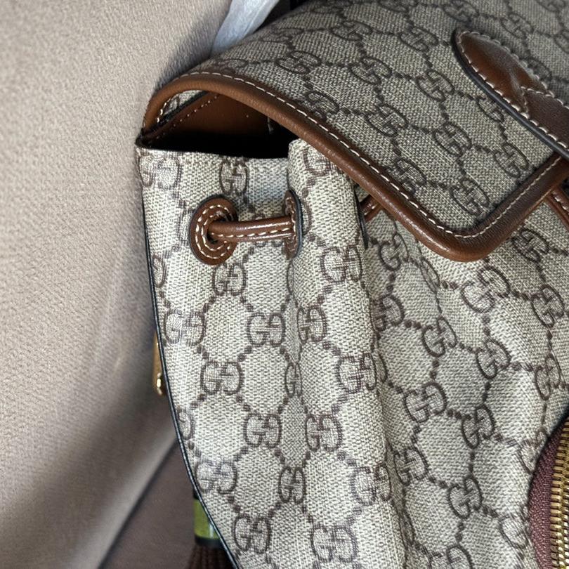 Sac à dos avec G entrelacés