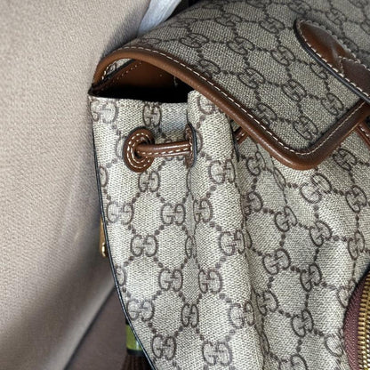 Sac à dos avec G entrelacés