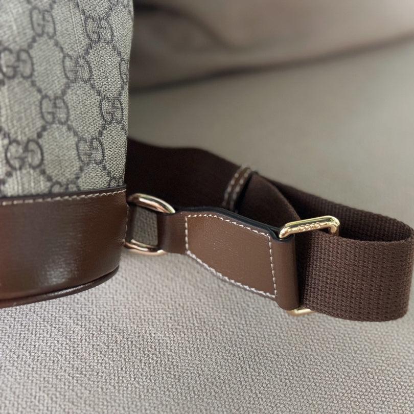 Sac à dos avec G entrelacés