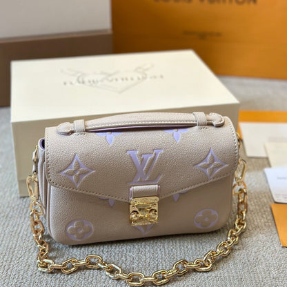 Bolso bandolera mini de piel repujada