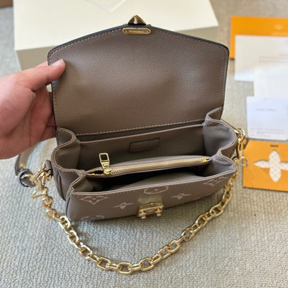 Bolso bandolera mini de piel repujada