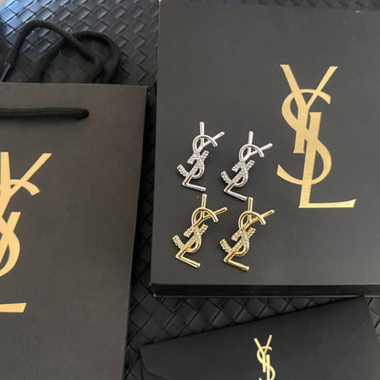 Boucles d'oreilles en métal avec logo diamant