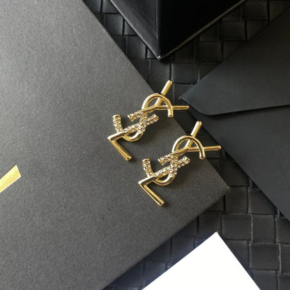 Boucles d'oreilles en métal avec logo diamant