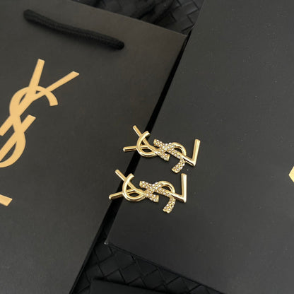 Boucles d'oreilles en métal avec logo diamant