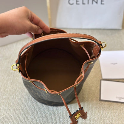 Bolso cubo con relieve Arc de Triomphe
