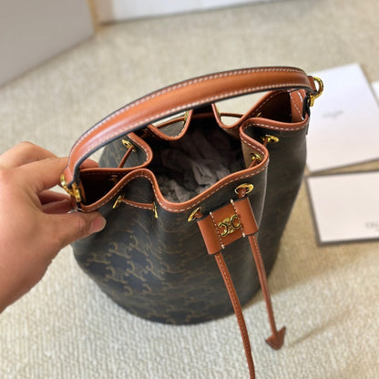Bolso cubo con relieve Arc de Triomphe