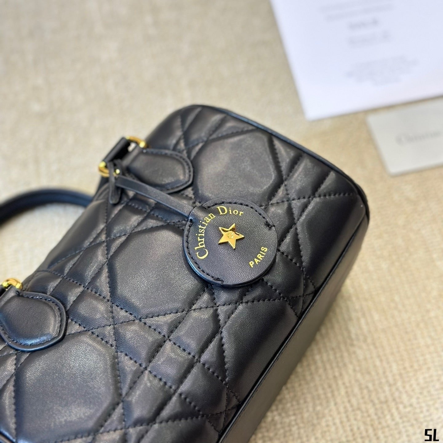 Sac Groove 20 en veau Macrocannage noir