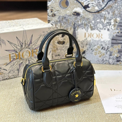 Sac Groove 20 en veau Macrocannage noir