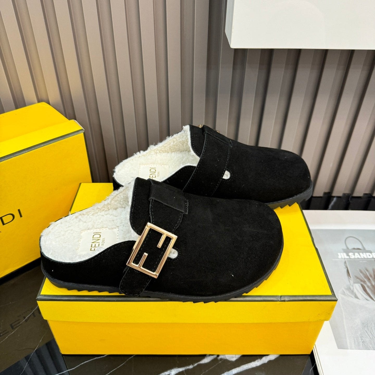 Chaussons en daim fourrés