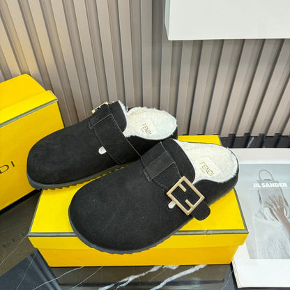 Chaussons en daim fourrés
