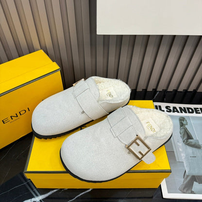 Chaussons en daim fourrés