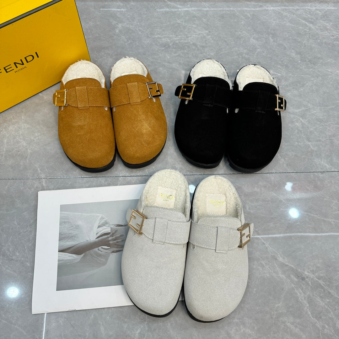 Chaussons en daim fourrés