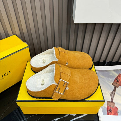 Chaussons en daim fourrés