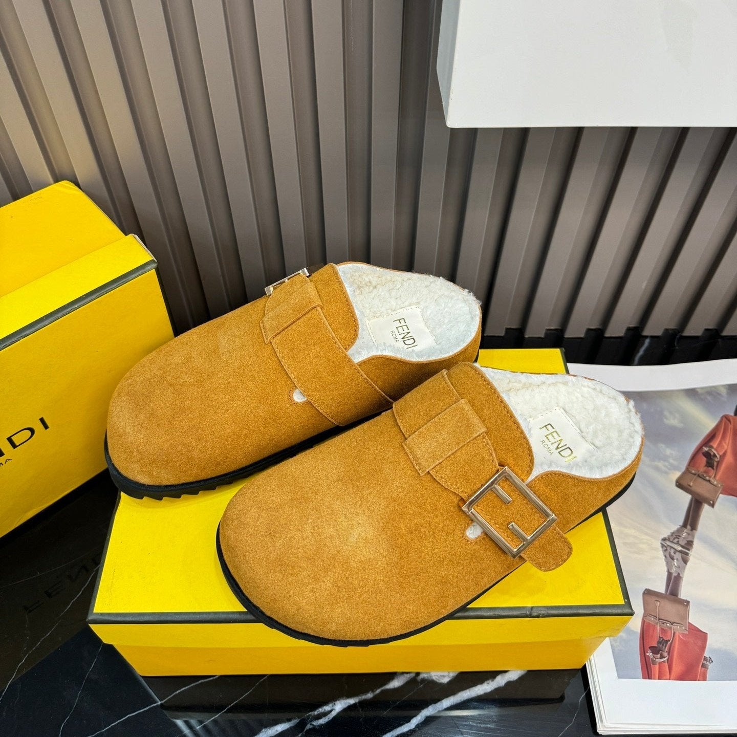 Chaussons en daim fourrés