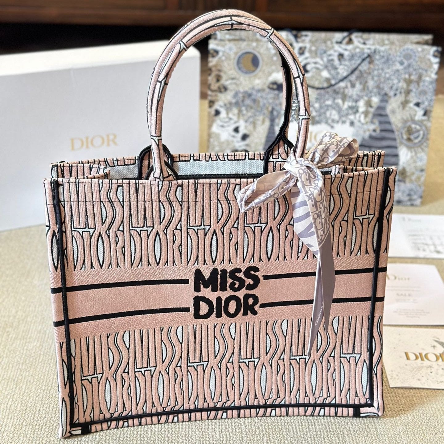 Sac cabas rose brodé