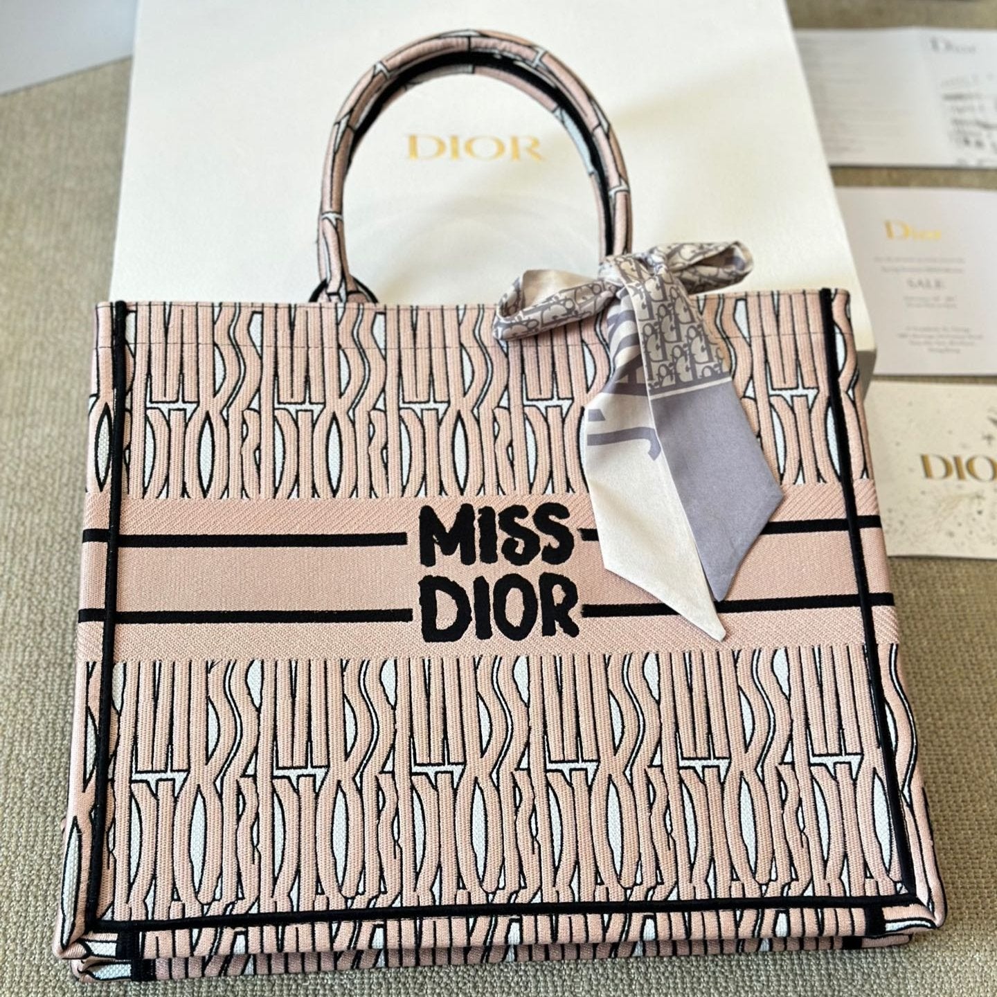 Sac cabas rose brodé