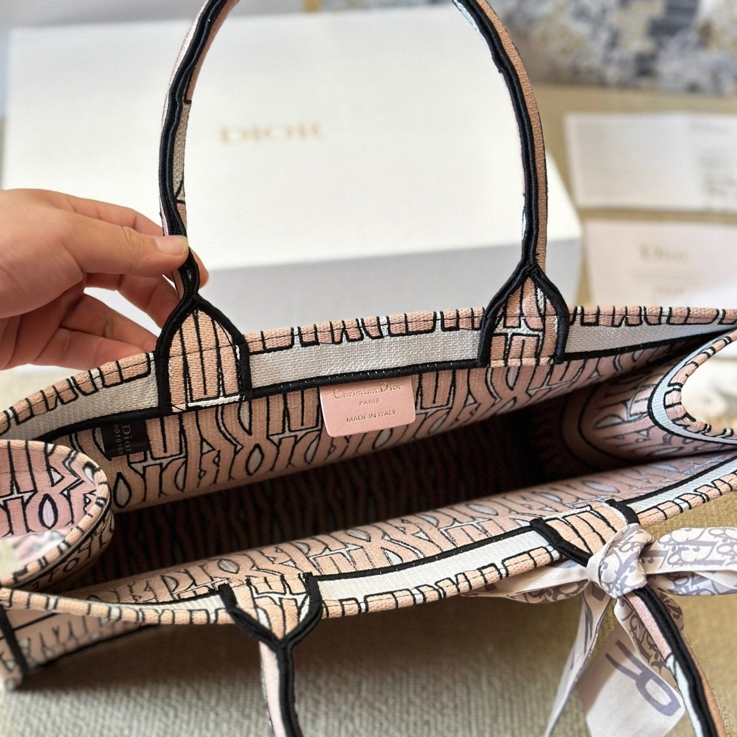 Sac cabas rose brodé