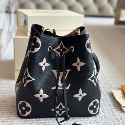Bolso Bombonera de Cuero Grabado