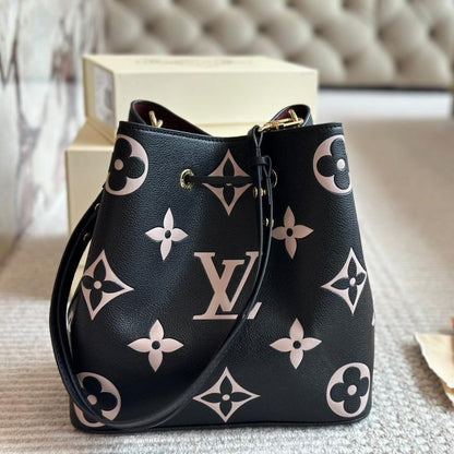 Bolso Bombonera de Cuero Grabado