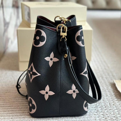 Bolso Bombonera de Cuero Grabado