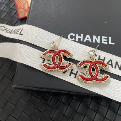 Boucles d'oreilles perles logo en métal