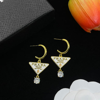 Boucles d'oreilles pendantes logo triangle en cristal