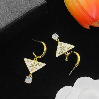 Boucles d'oreilles pendantes logo triangle en cristal