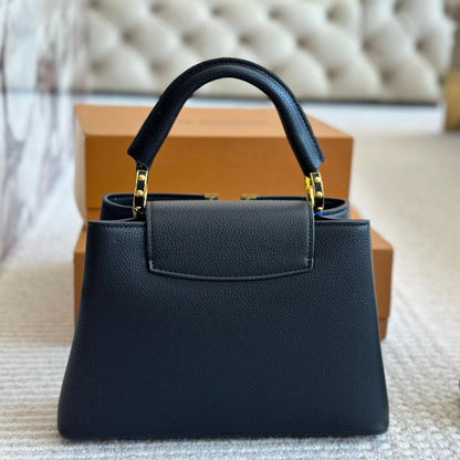 Sac à main Capucines avec logo en métal