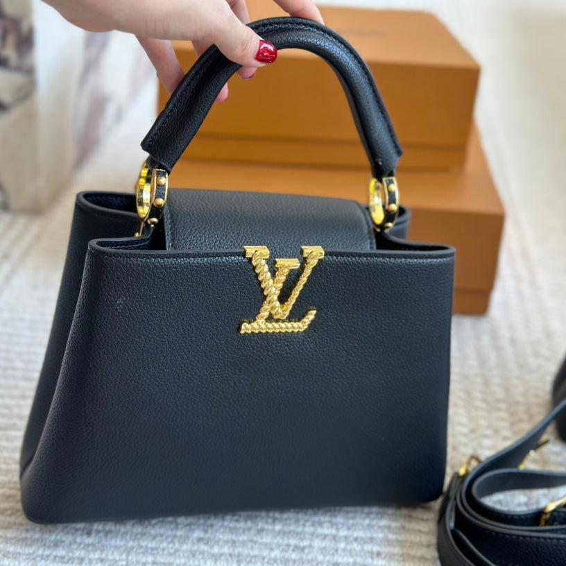 Sac à main Capucines avec logo en métal