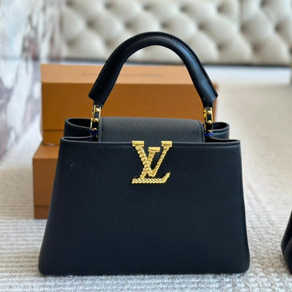 Sac à main Capucines avec logo en métal