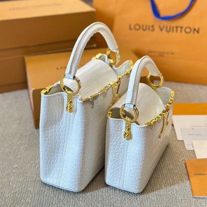 Sac Capucines blanc en cuir motif crocodile