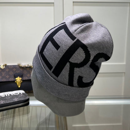 Chapeau en maille doux unisexe en laine avec lettres