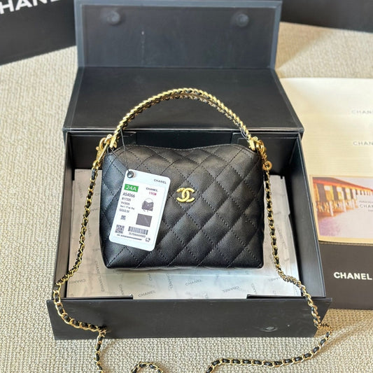 Bolso vintage de metal con cadena