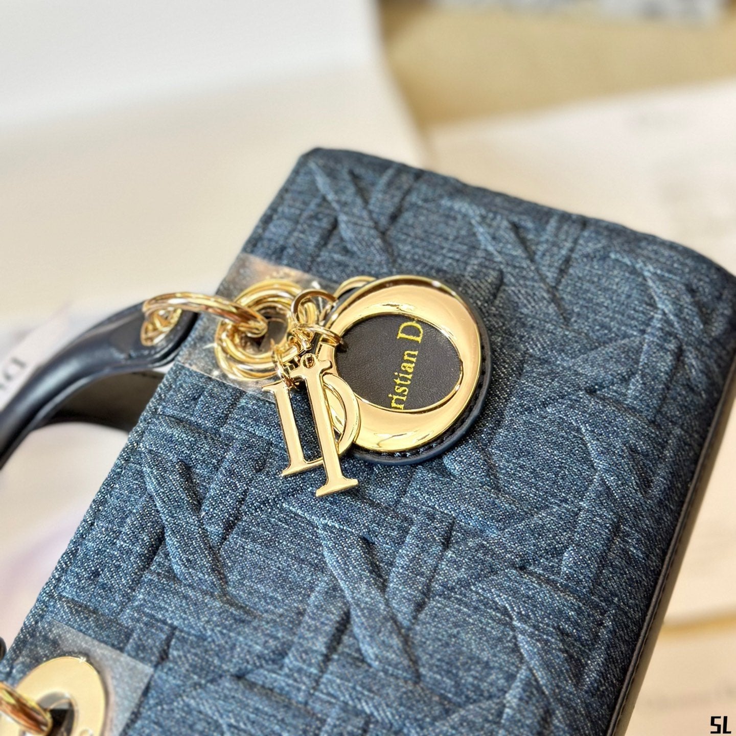 Sac D-Joy moyen en denim Cannage graphique bleu