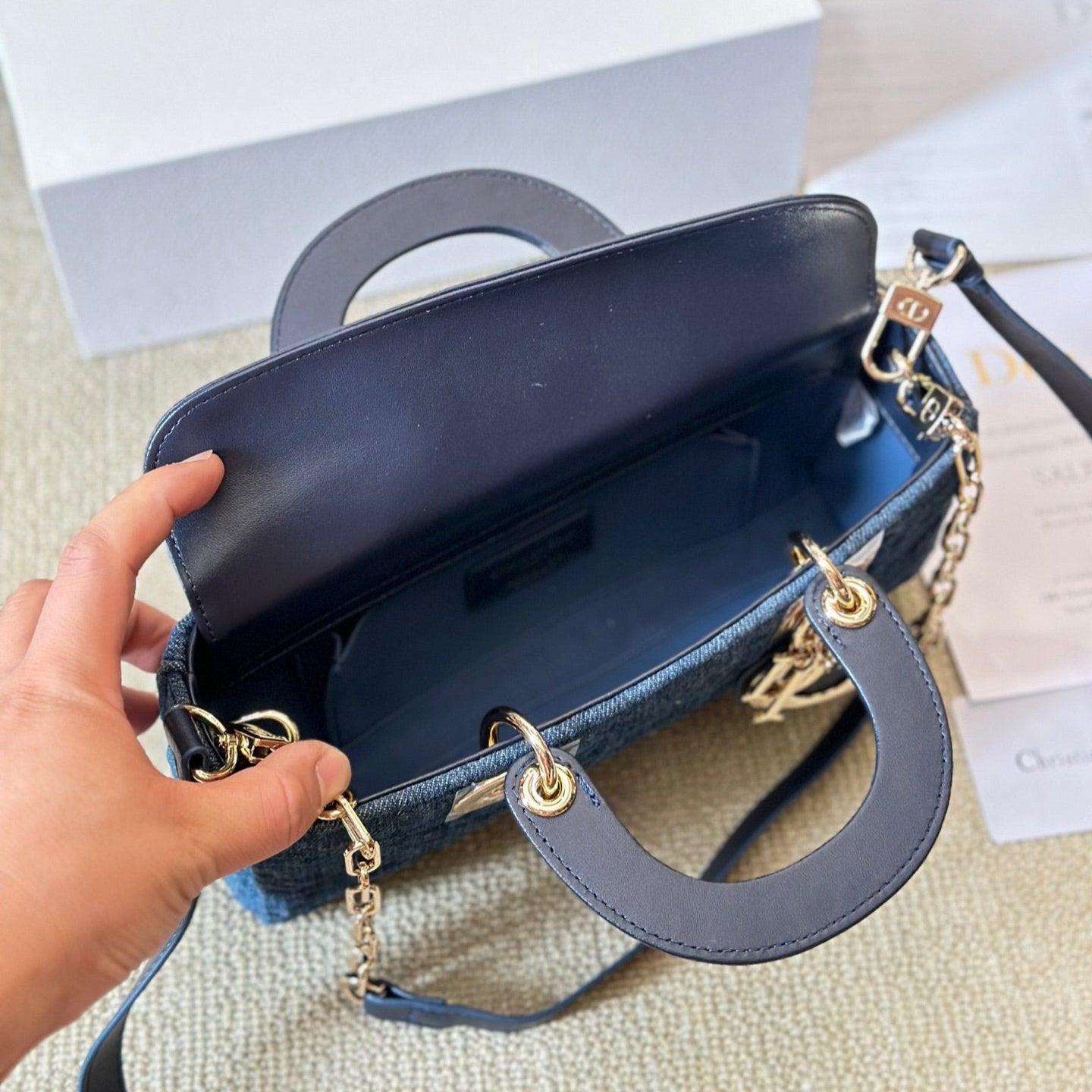 Sac D-Joy moyen en denim Cannage graphique bleu
