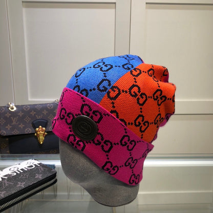 Bonnet unisexe tricoté avec coutures patchwork colorées