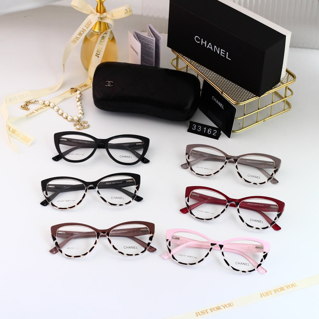 Lunettes œil-de-chat aux couleurs assorties