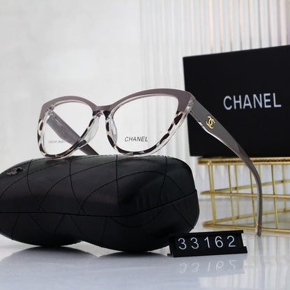 Lunettes œil-de-chat aux couleurs assorties