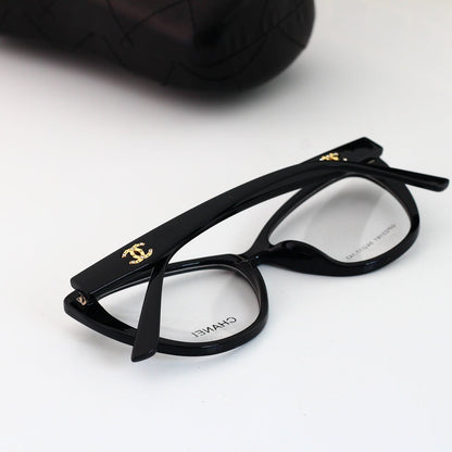 Lunettes œil-de-chat aux couleurs assorties