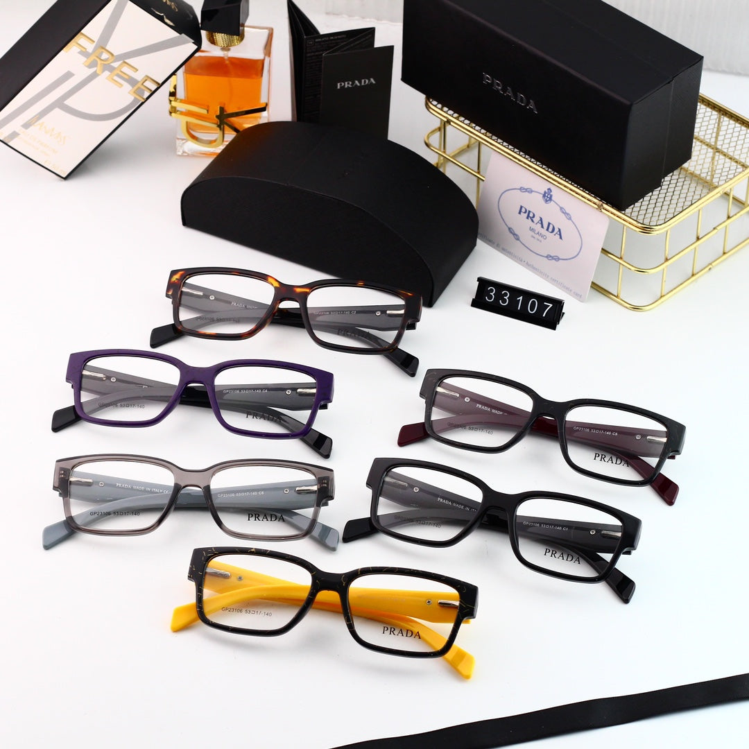Lunettes carrées avec logo triangle classique
