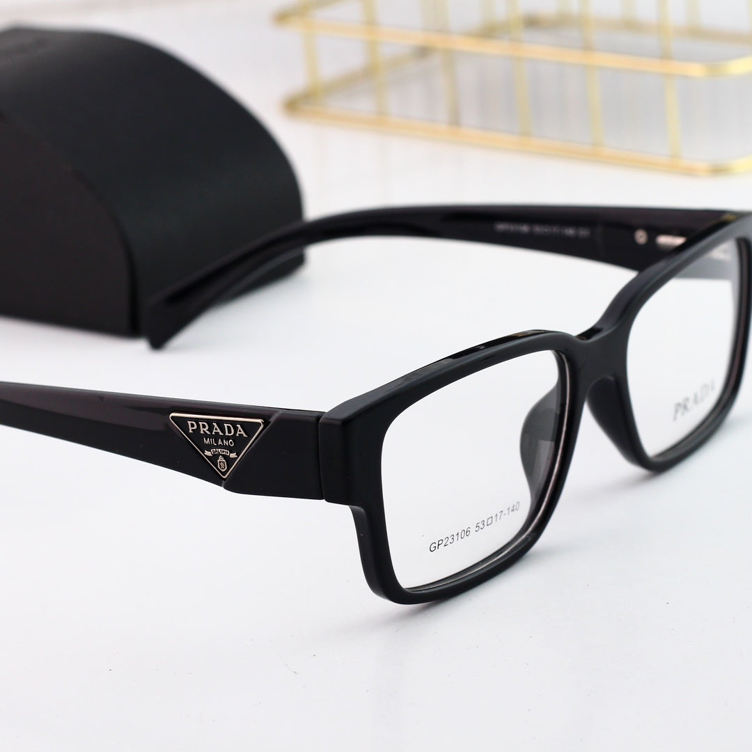 Lunettes carrées avec logo triangle classique