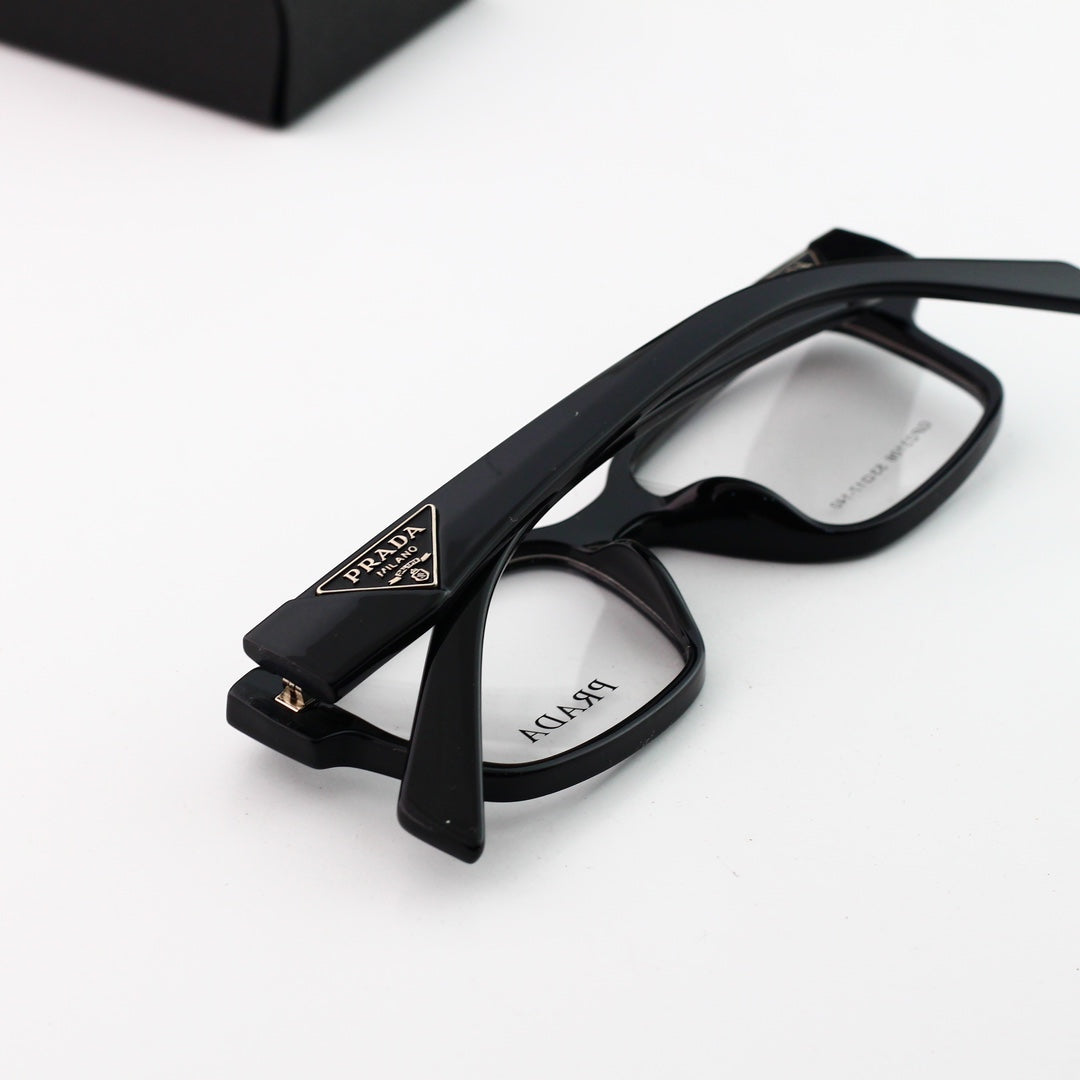 Lunettes carrées avec logo triangle classique