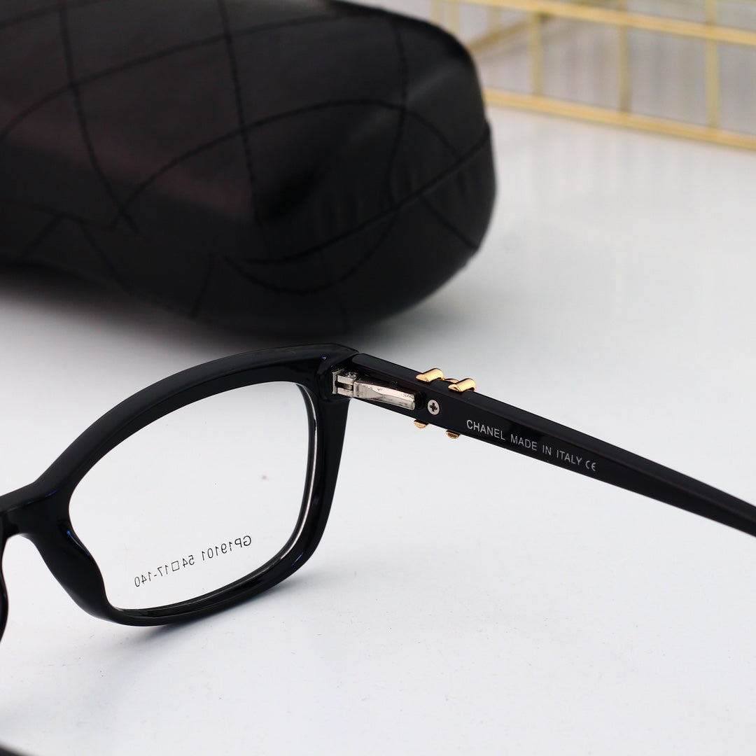 Lunettes à logo strass tendance