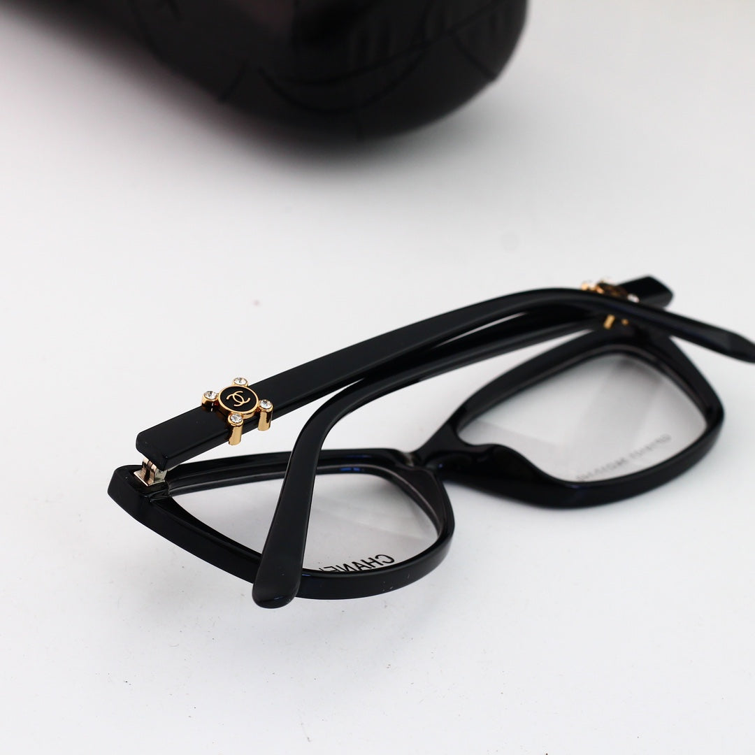Lunettes à logo strass tendance